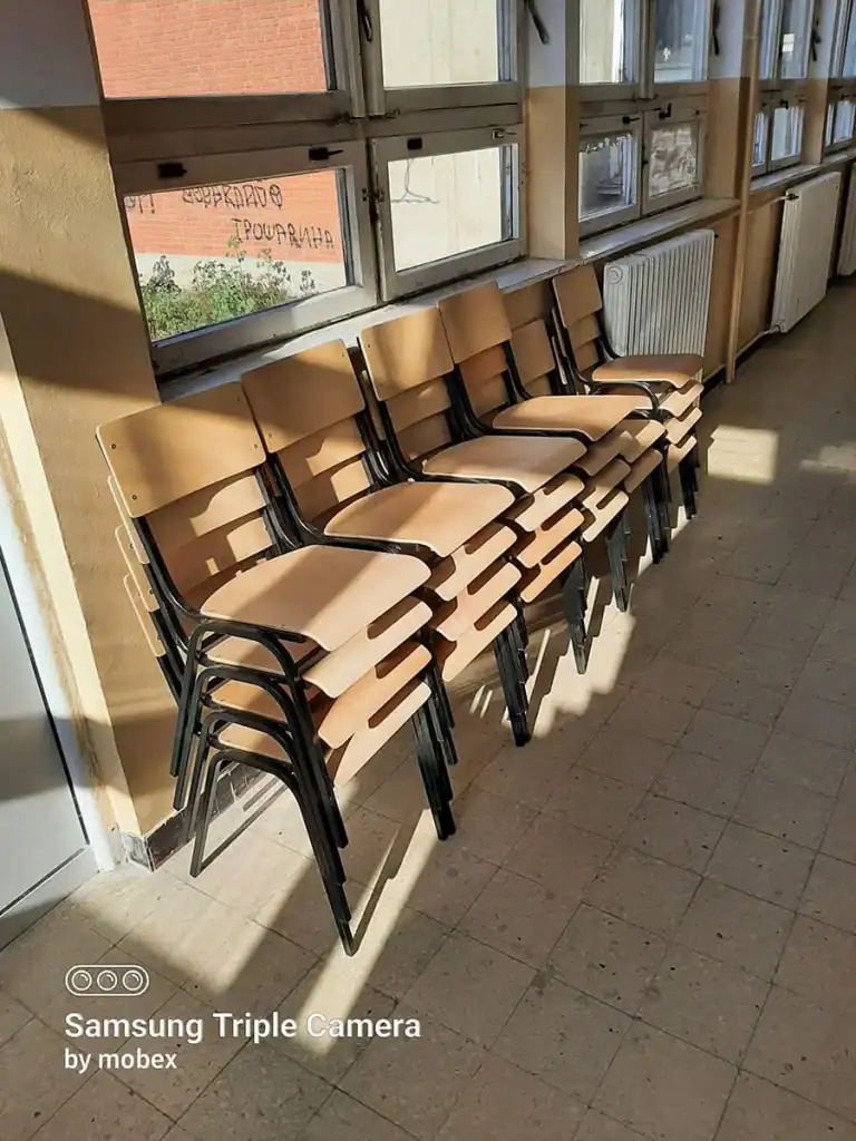 Školske stolice Nišu.