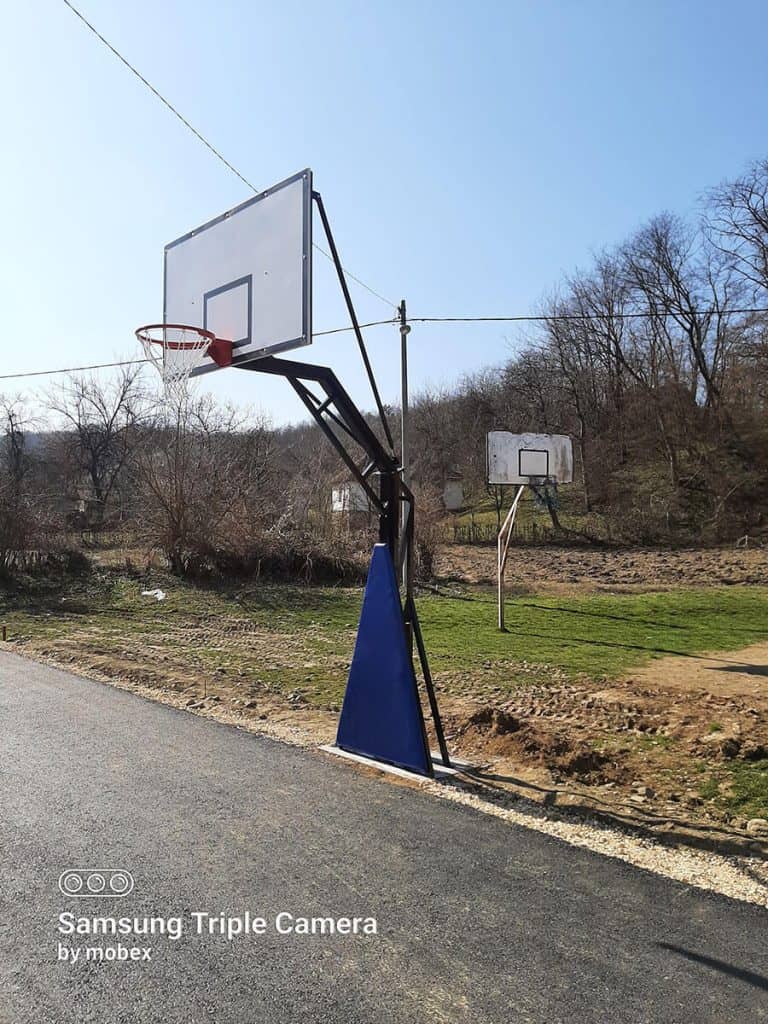 Košarkaška konstrukcija DK1 postavljena u Malim Kupcima kod Kruševca