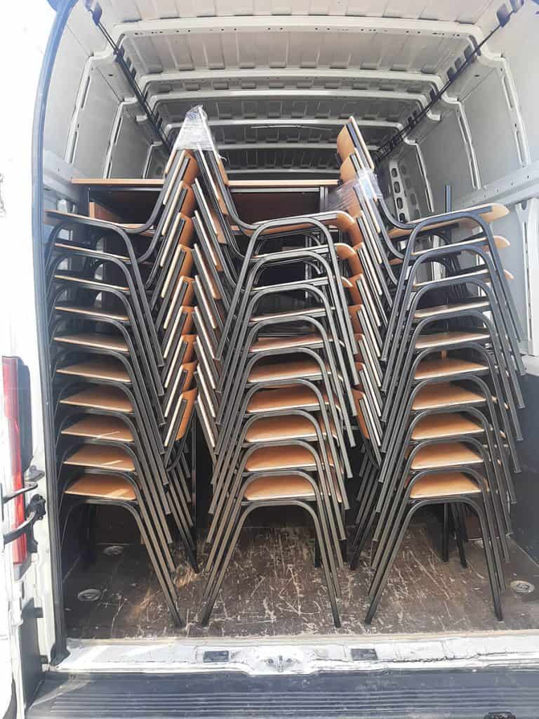 Školske stolice za učionicu u Pančevu.