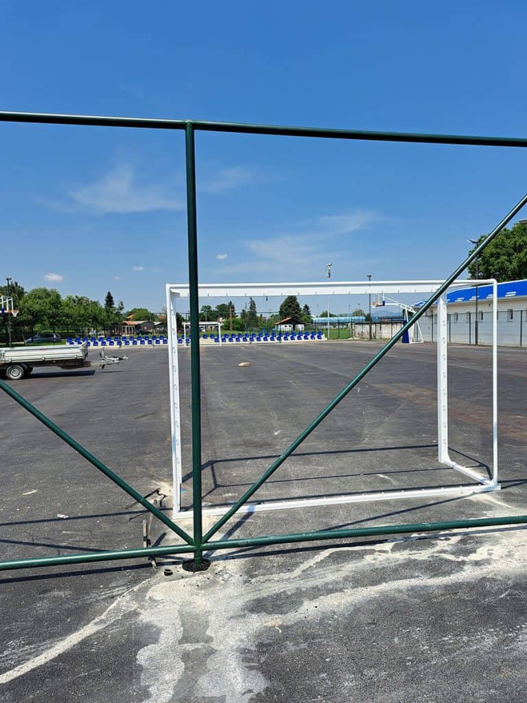 Rukometni golovi RG1 postavljeni na terenu u Knjaževcu.