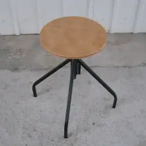 Radna stolica R4