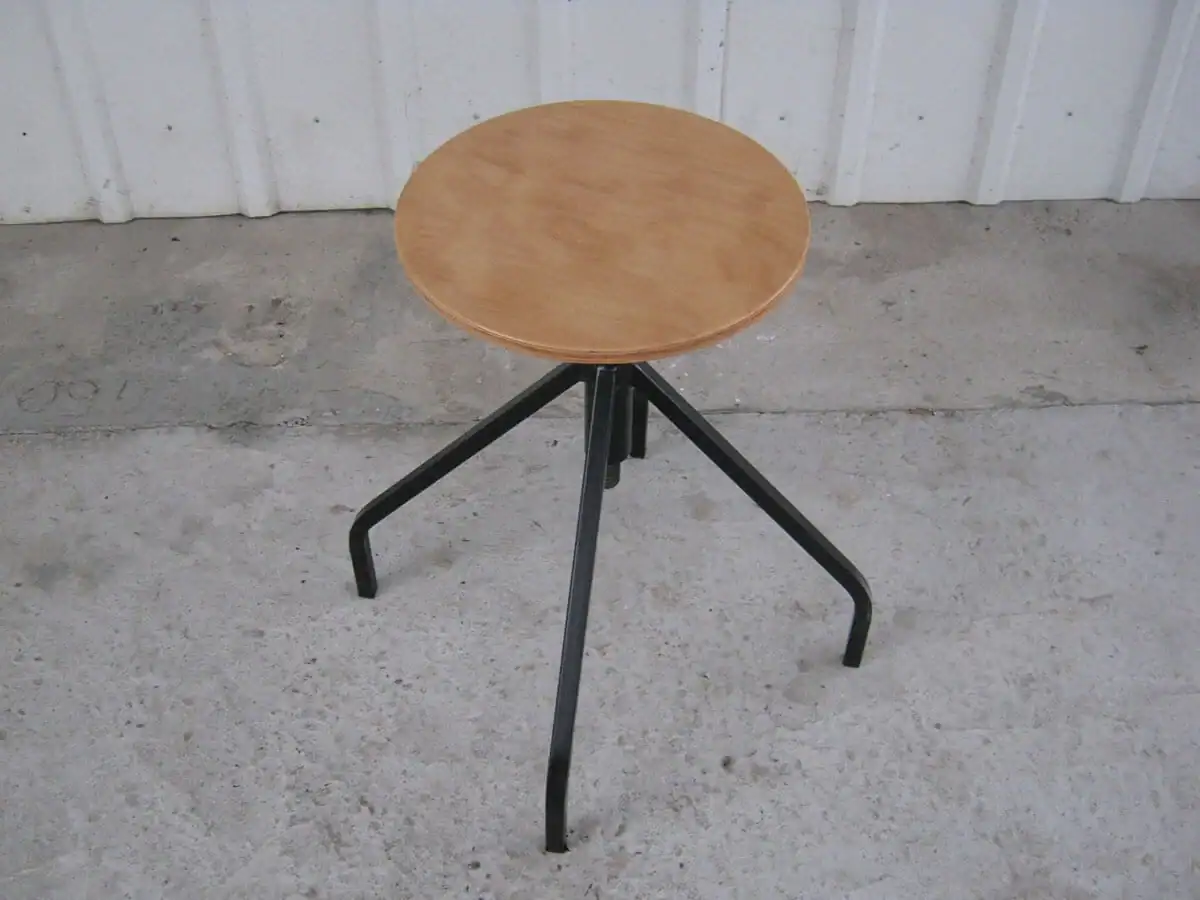 Radna stolica R4
