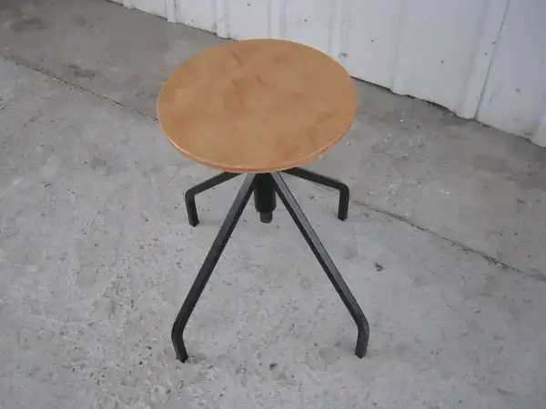 Radna stolica R4