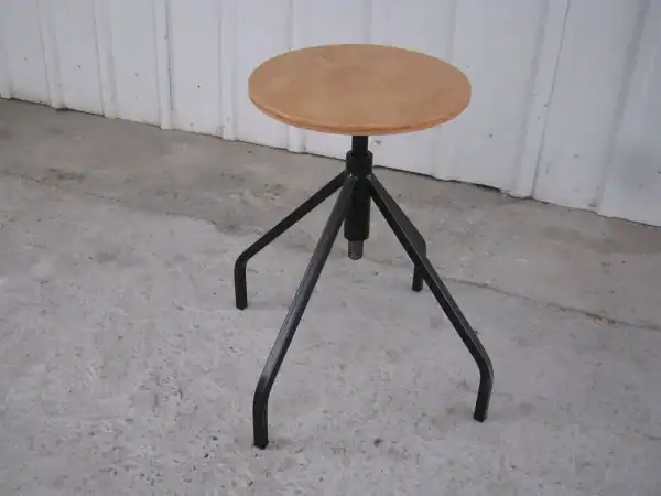 Radna stolica R4
