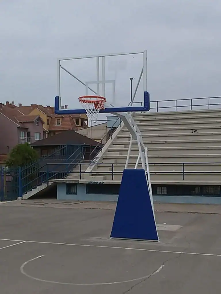 Postavljanje košarkaških konstrukcija TK2 i mobilne odbojke Aleksinac
