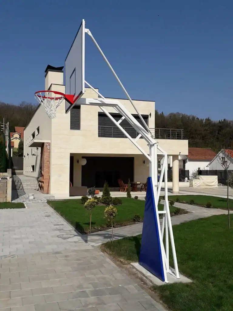Postavljanje košarkaške konstrukcije DK1 Avala
