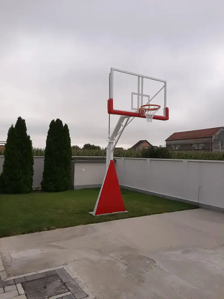 Košarkaška konstrukcija DK2 postavljena u Batajnici.