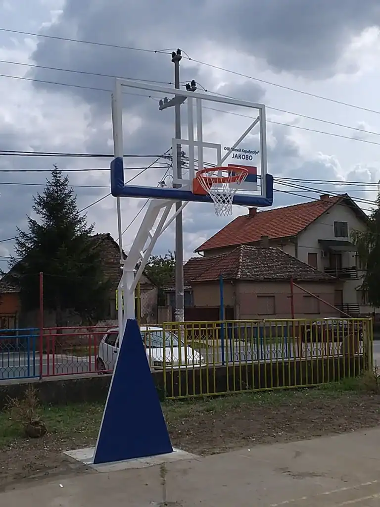 Postavljanje košarkaških konstrukcija DK2 OŠ Vožd Karađorđe Jakovo