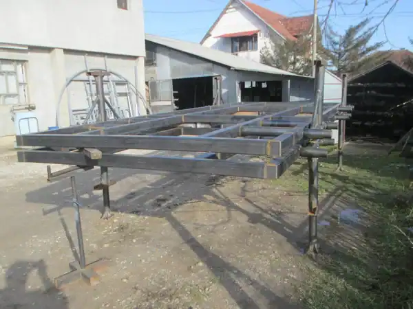 Kamionska platforma za pčelarski kontejner